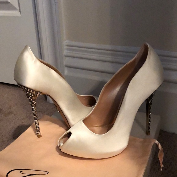 Brand new Aruna Seth satin ivory heels - Picture 2 of 5